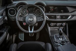 Alfa Romeo Stelvio SUV Quadrifoglio Ansicht Cockpit Armaturen Fahrerseite